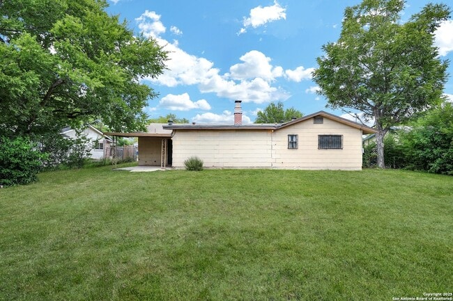 Building Photo - 166 Meadow Trail Dr