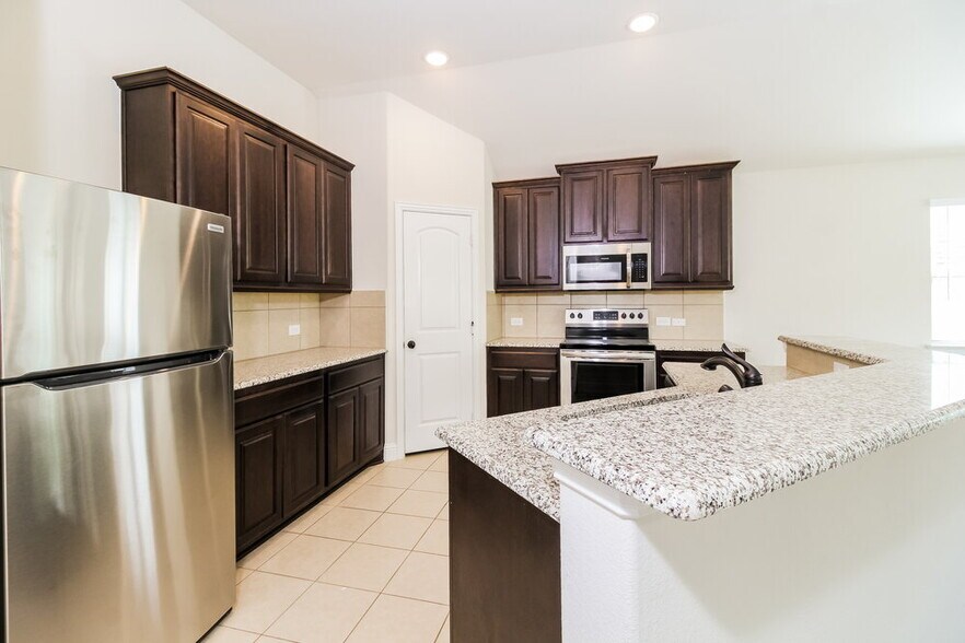 Building Photo - 334 Highmeadow Dr