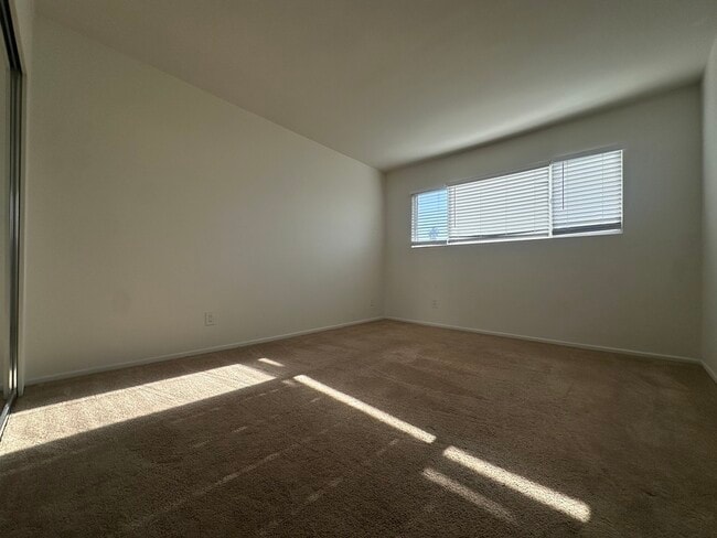 Building Photo - 23 Thornton Ave