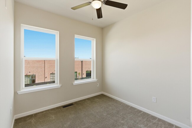 Building Photo - 12 Barton Ave