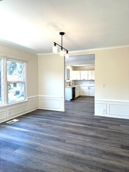 Building Photo - 5351 Packard St