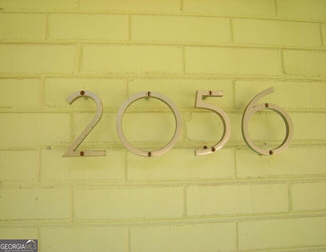 Building Photo - 2056 Arlington Ave NE