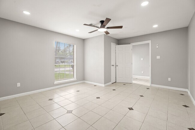 Building Photo - 2707 Mt Vernon Dr