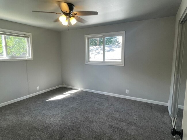 Building Photo - Rochester 3-Bedroom, 1.5 Baths, Entertainm...