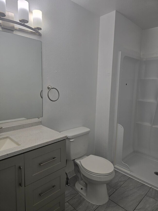Building Photo - Fantastic Updated 2-Bedroom, 2-Bath Condo ...