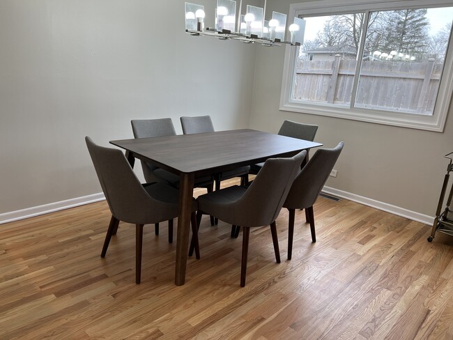 Building Photo - 725 Hibbard Rd