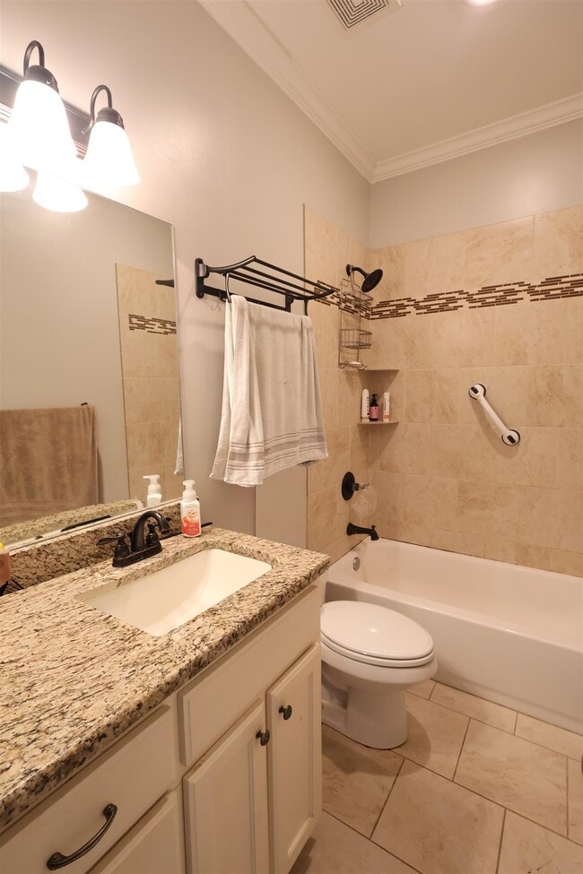 Building Photo - 36 Littleton Way