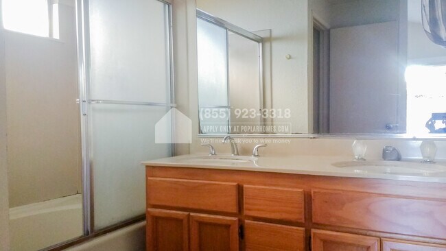 Building Photo - 4475 Red Oak Common