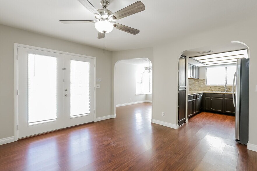 Building Photo - 405 Tobler Dr