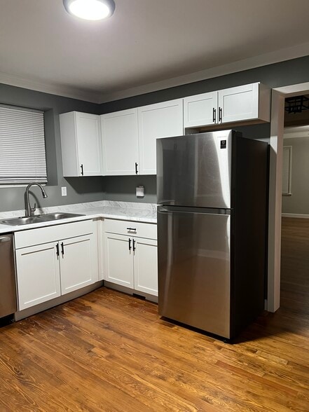 kitchen - 6435 Myron Ave