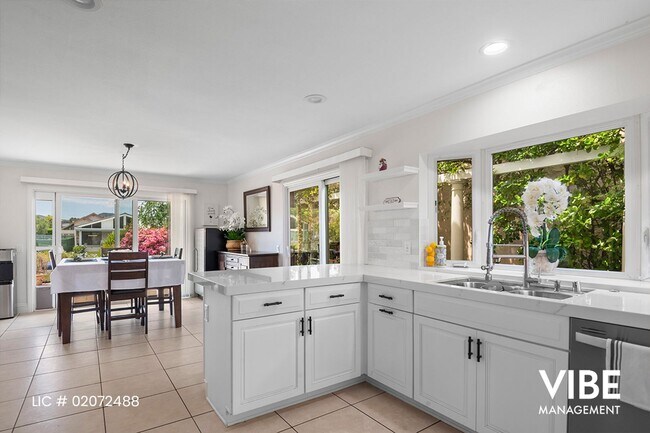 Building Photo - Gorgeous GUARD GATED Westlake Island 3+3 home w/ BOAT DOCK & BOAT!