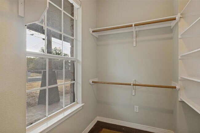 Building Photo - 1604 Walnut Ave