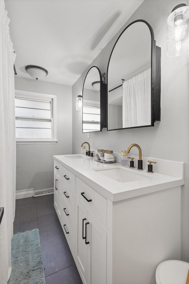 Building Photo - 2635 W 94th Pl