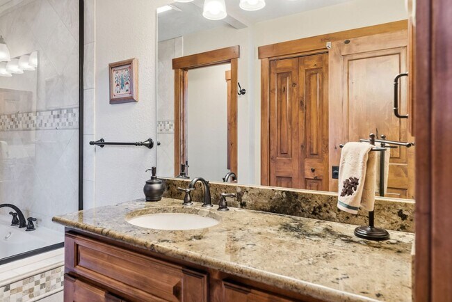 Building Photo - Breck 3-bedroom home with views! 6-12 month lease!