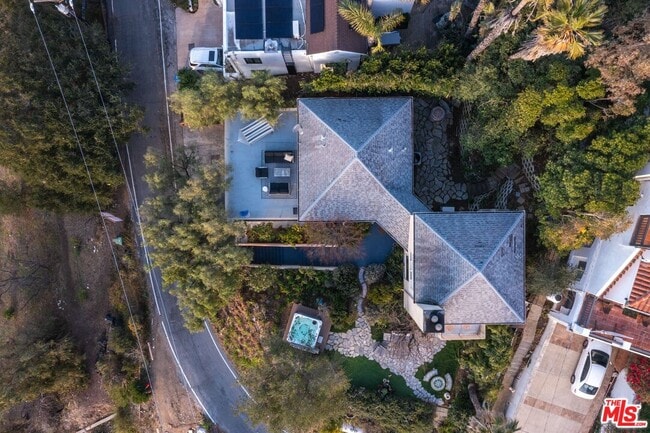 Building Photo - 4350 Hillview Dr
