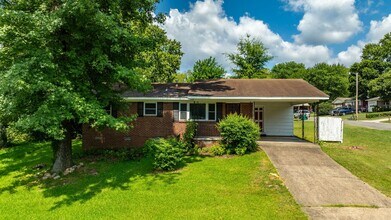 Building Photo - 15 Village Ct