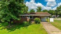 Building Photo - Cozy 3 Bedroom Home