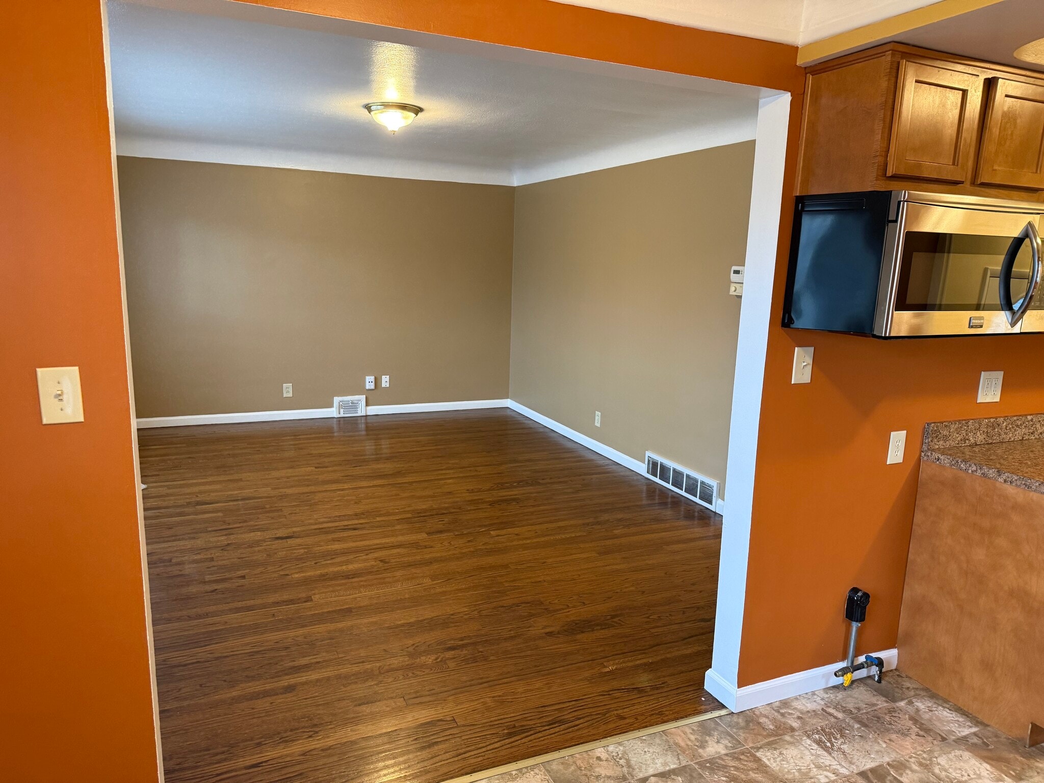 Building Photo - 5409 E 131st St