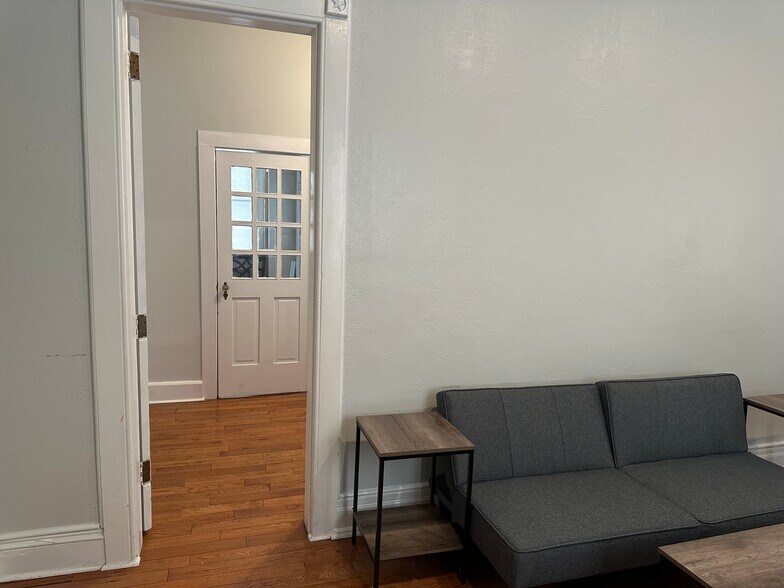 Building Photo - 624 Jefferson Ave