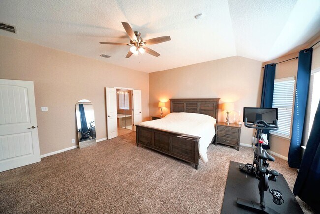 Building Photo - Executive 5-Bedroom Home in Coveted Crossvine Subdivision - Realtor Commission: $750