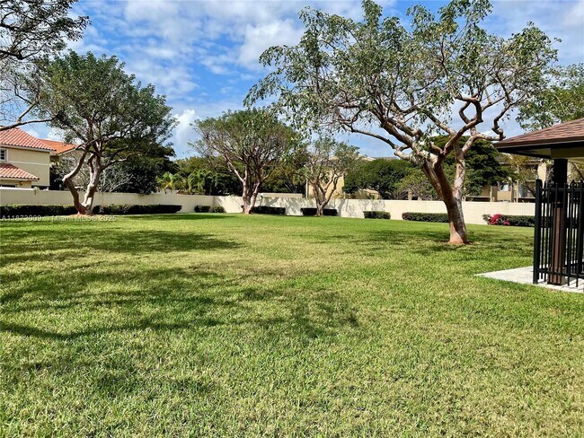 Building Photo - 10170 SW 137th Pl