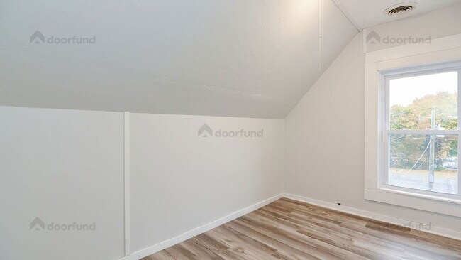 Building Photo - 144 Franklin St