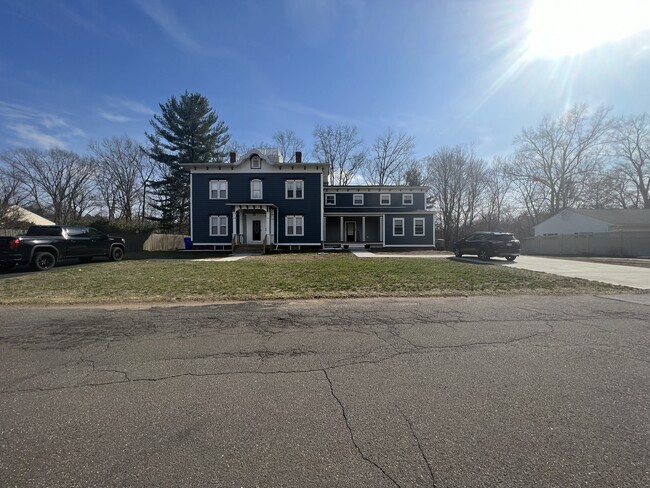 Front - 9 Glen Arden Ln