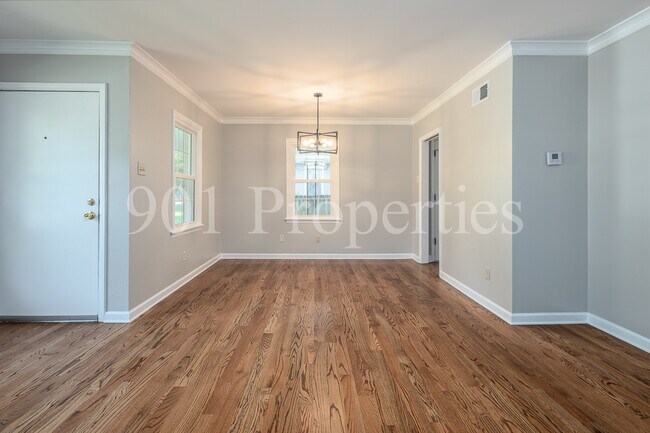Building Photo - 680 Loeb St