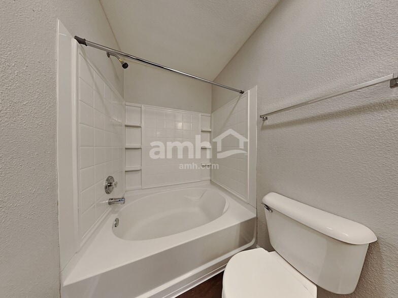 Building Photo - 1141 Central Park Dr