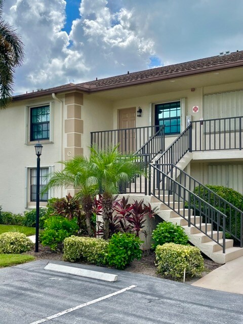 Building Photo - 102 Pinecrest Cir