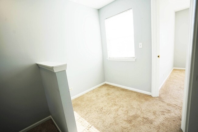 Building Photo - 2441 Oneida Ln