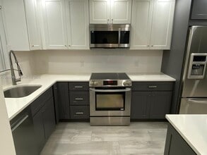 Building Photo - 660 Tennis Club Dr