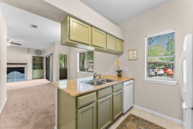 Beautiful olive kitchen cabinets and granite countertops - 3500 Tangle Brush Dr