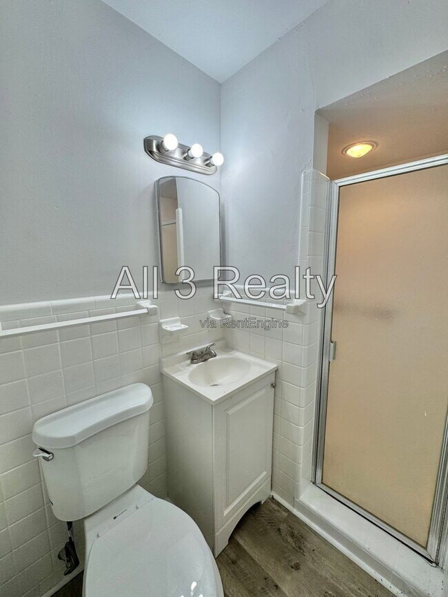 Building Photo - 2557 Woodley Rd