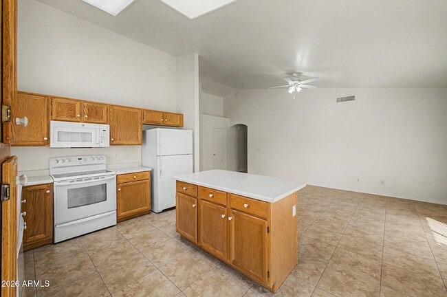 Building Photo - 851 W Palo Verde St