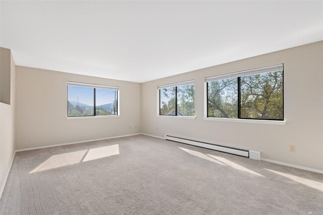 Building Photo - Amazing 3 bed with option for 4th bedroom in duplex