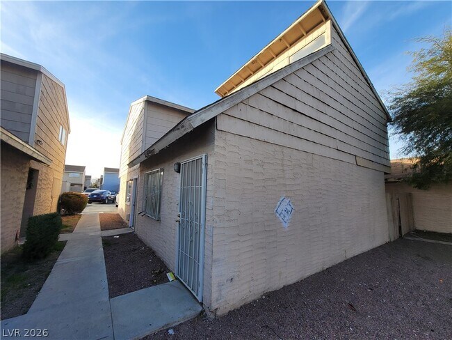 Building Photo - 5126 Golden Ln