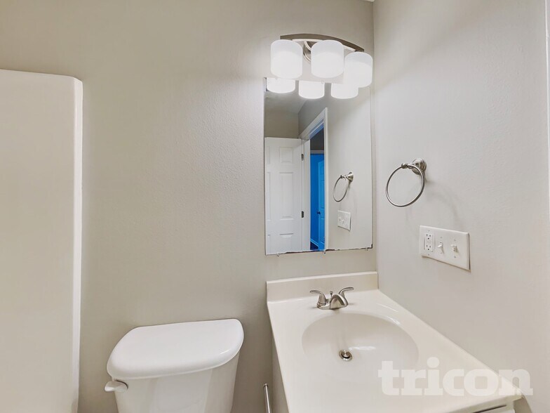 Building Photo - 110 Kingscreek Dr