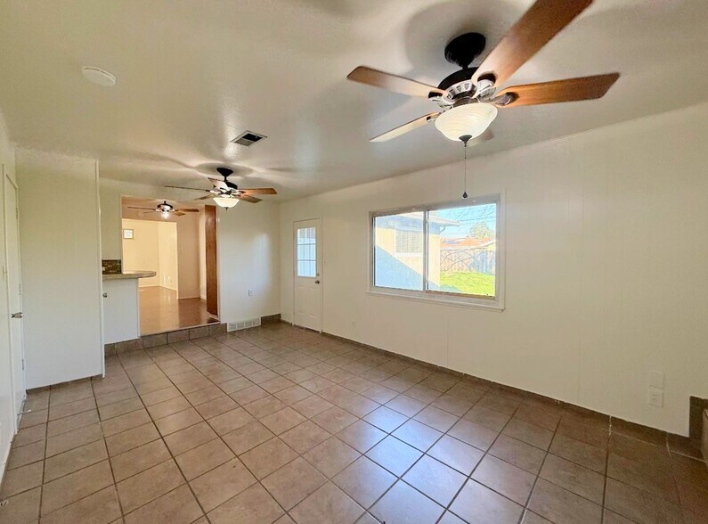 Building Photo - 3224 Erie Ave