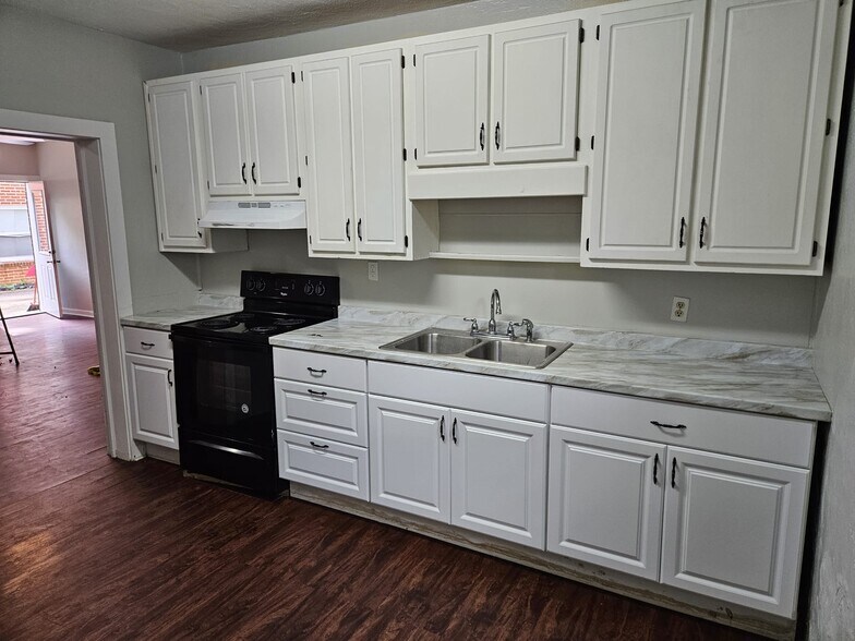 Building Photo - 567 Northside Dr