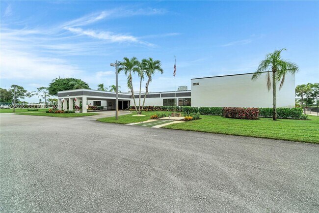 Building Photo - 4760 Lucerne Lakes Blvd W