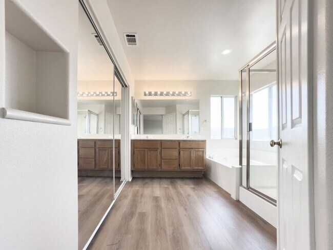 Building Photo - RARE 6 BEDROOM HOME FOR RENT IN OPTIMUM LO...