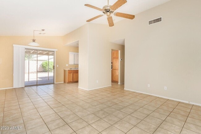 Building Photo - Move In Ready!  3 Bed, 2 Bath w/2 Car Garage