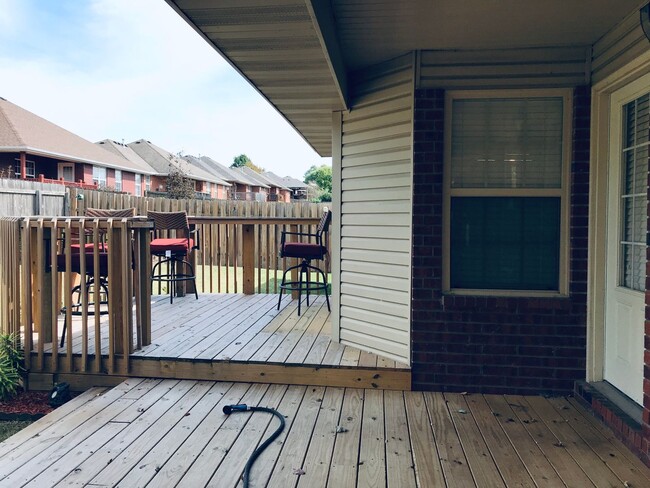 Building Photo - Executive Rental All Brick Home near South...