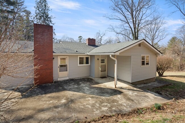 Building Photo - West Asheville House