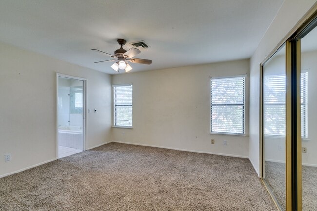 Building Photo - 2nd Floor Condo Near UNLV