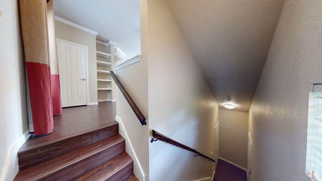 Building Photo - Beautiful 2 bedroom 1 bathrrom condo in Vi...
