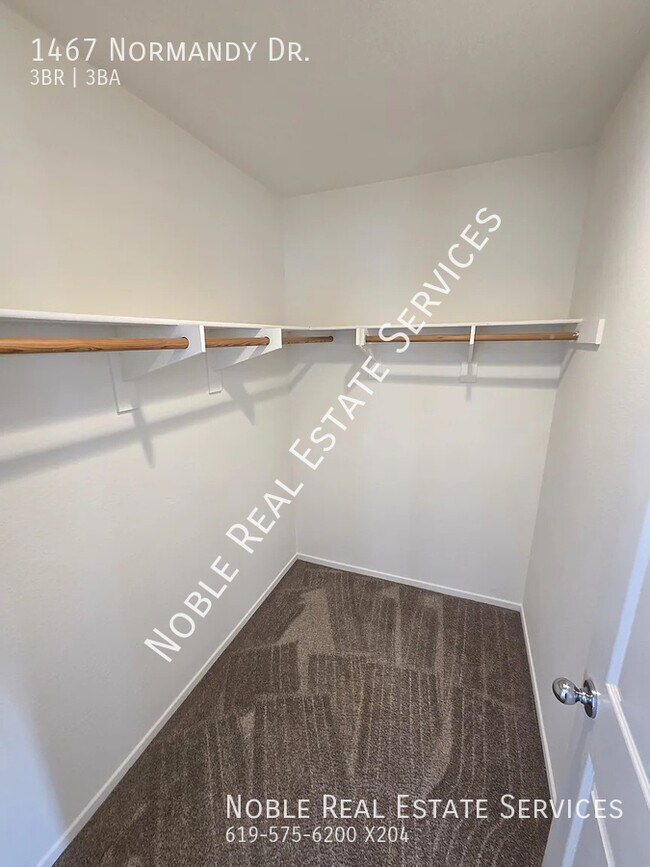 Building Photo - 1467 Normandy Dr