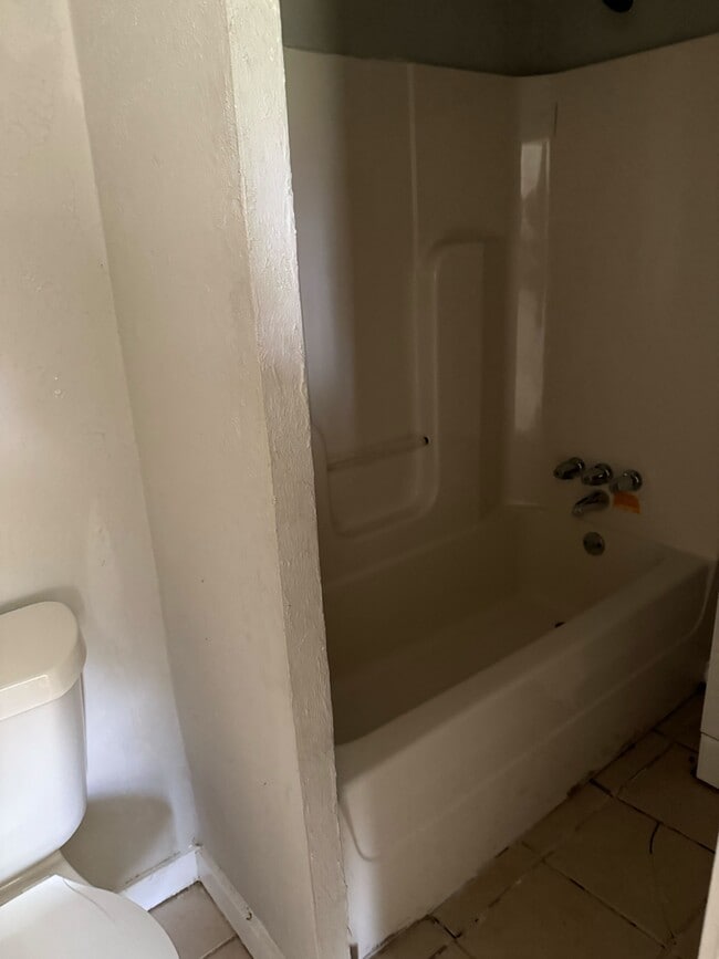 Building Photo - 4833 N State St