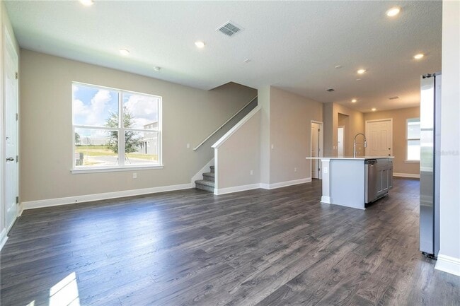 Building Photo - 16350 Hamlin Vw St